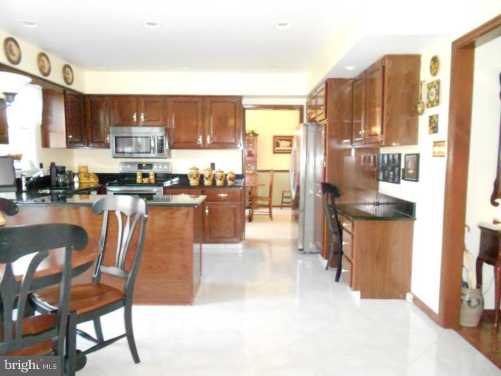 2901 Clyston Road Norristown, PA 19403 - Photo 5 of 18 Kitchen