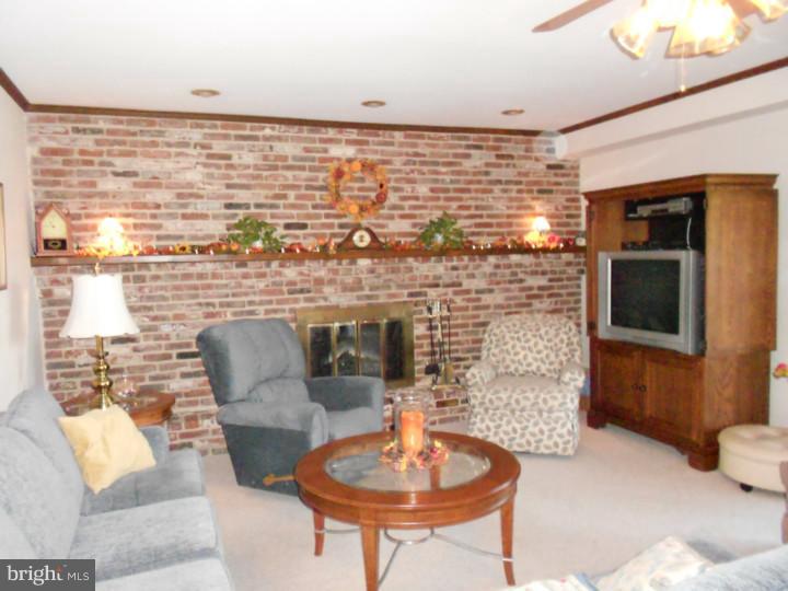 2901 Clyston Road Norristown, PA 19403 - Photo 6 of 18 Family Room
