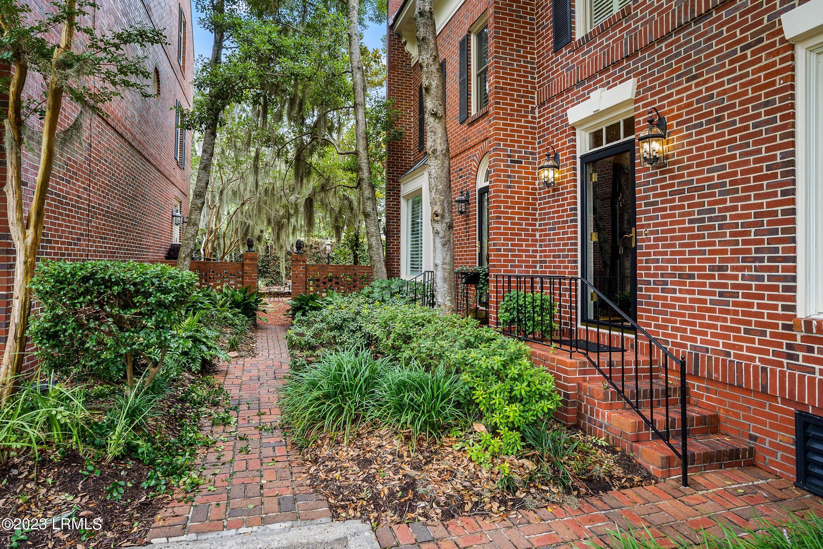 895 Ribaut Road, Unit 17 Beaufort, SC 29902 - Photo 4 of 29 CC 17 7