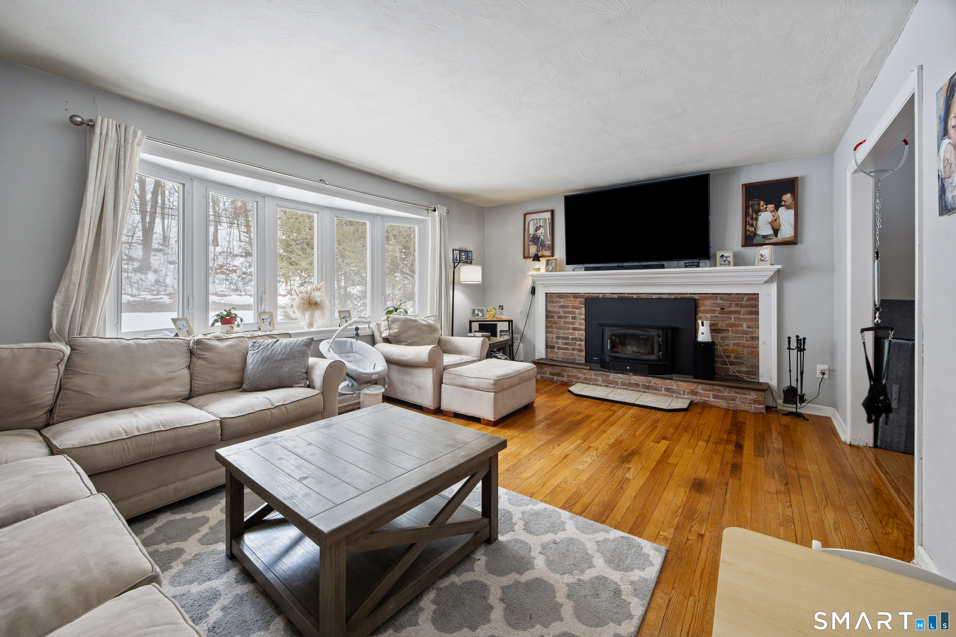 38 Mountain Road Cheshire, CT 06410 - Photo 3 of 35