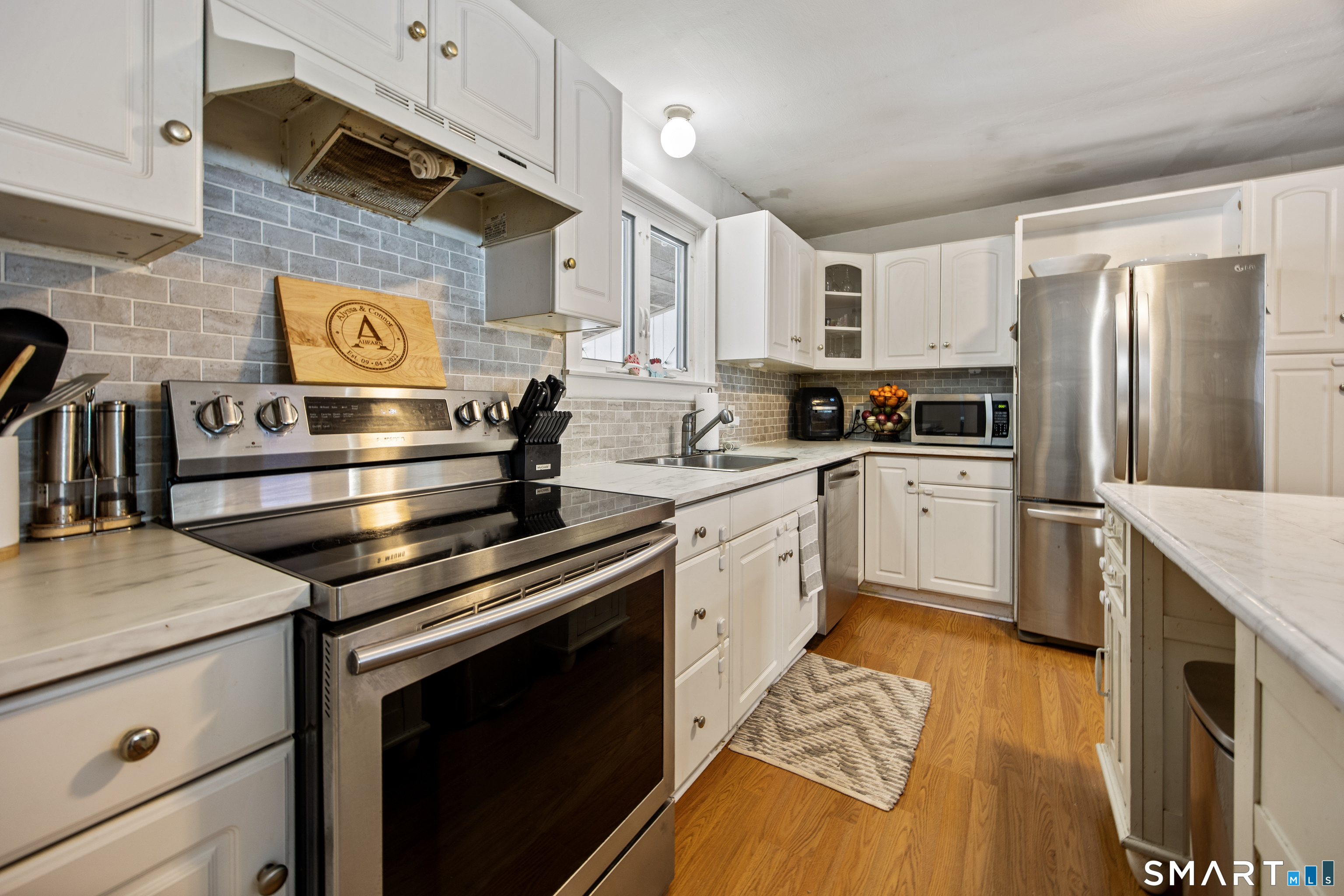 38 Mountain Road Cheshire, CT 06410 - Photo 8 of 35