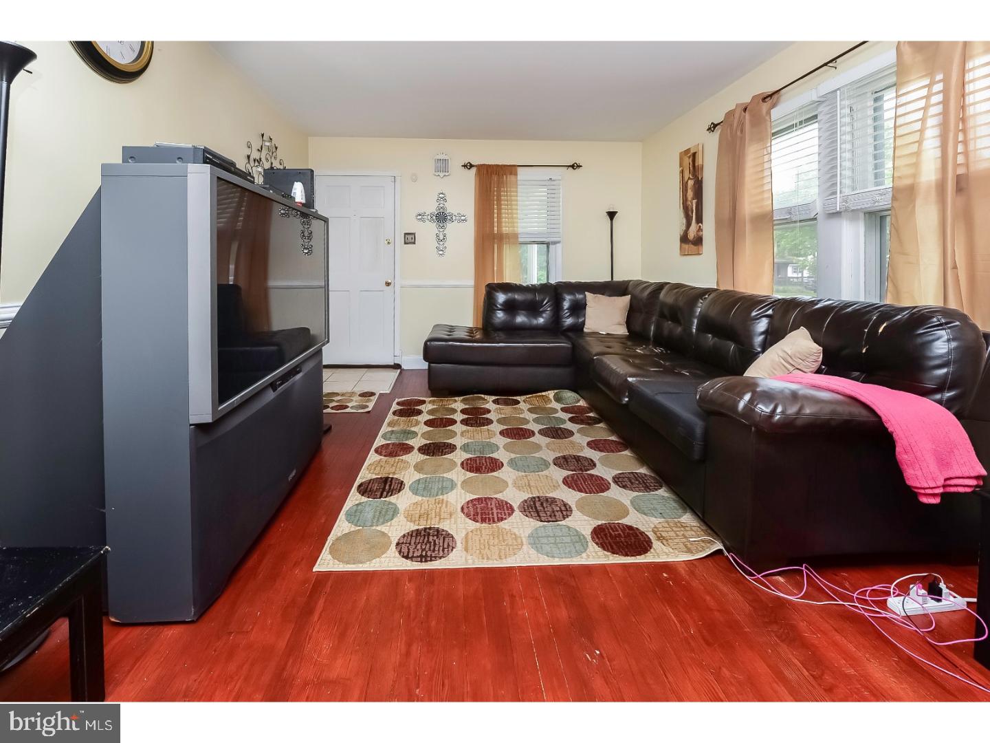 59 Chews Landing Road Clementon, NJ 08021 - Photo 8 of 24 Living Room