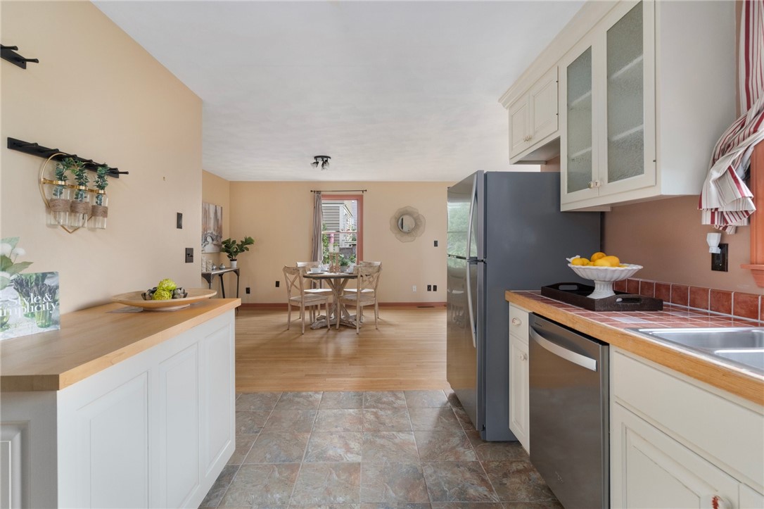 52 South Fair Street Warwick, RI 02888 - Photo 14 of 45