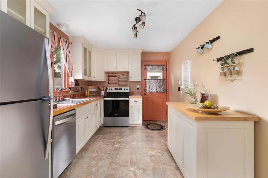 52 South Fair Street Warwick, RI 02888 - Photo 15 of 45