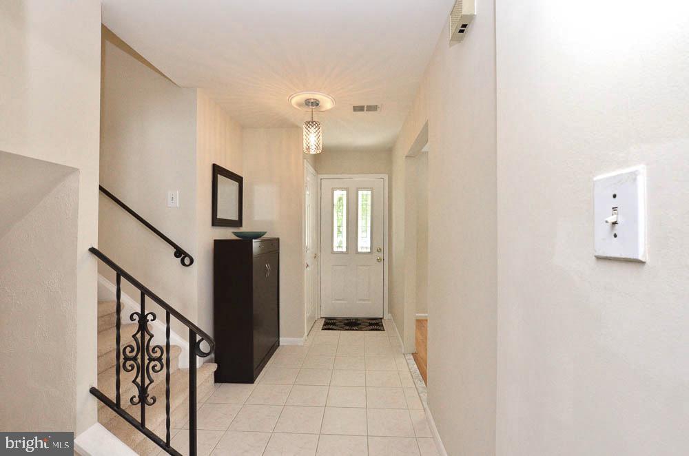 1305 East Jefferson Road Sterling, VA 20164 - Photo 3 of 34 Bright cheery foyer welcomes guests into the house
