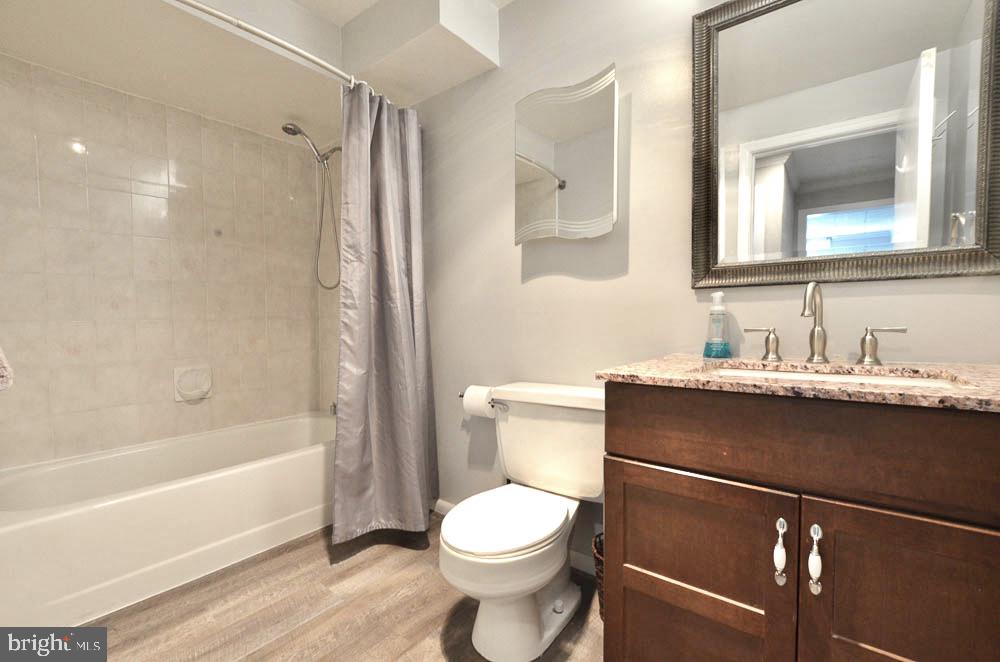 1305 East Jefferson Road Sterling, VA 20164 - Photo 27 of 34 Tastfully updated full bathroom across from BR