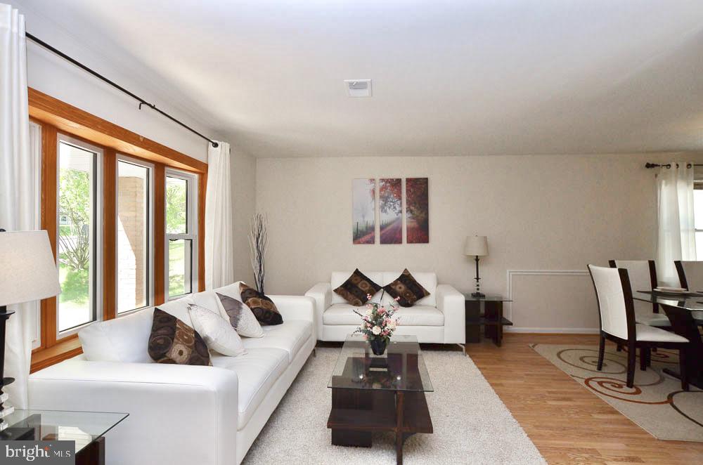 1305 East Jefferson Road Sterling, VA 20164 - Photo 6 of 34 Plenty of natural sunlight through the bay window