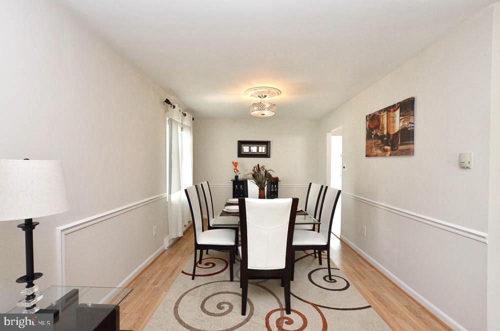 1305 East Jefferson Road Sterling, VA 20164 - Photo 8 of 34 Spacious dining room allows for large dining table