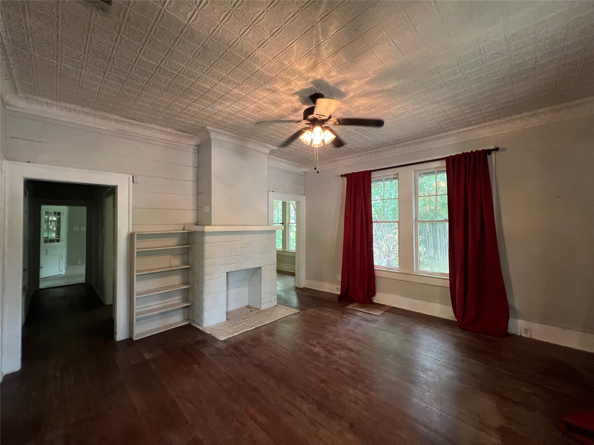 1016 North 3rd Street Temple, TX 76501 - Photo 7 of 29 Notice the hardwood floors and natural light