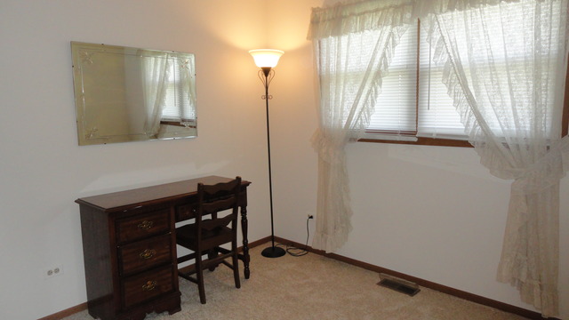 11 Prairie Drive Addison, IL 60101 - Photo 14 of 20 a view of a workspace