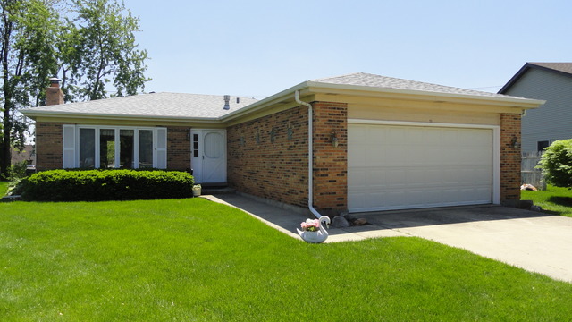 11 Prairie Drive Addison, IL 60101 - Photo 2 of 20 a front view of house with yard