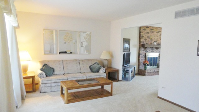 11 Prairie Drive Addison, IL 60101 - Photo 3 of 20 a living room with furniture and a painting