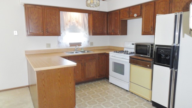 11 Prairie Drive Addison, IL 60101 - Photo 8 of 20 a kitchen with a sink a stove a refrigerator and cabinets