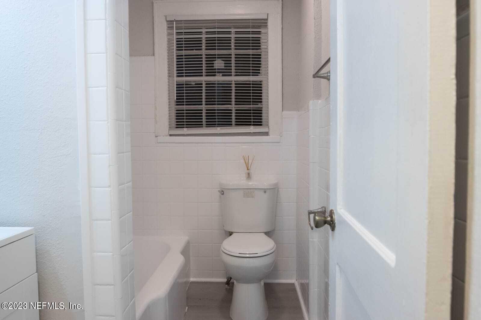3910 Grant Road Jacksonville, FL 32207 - Photo 18 of 32 a bathroom with a toilet and a sink