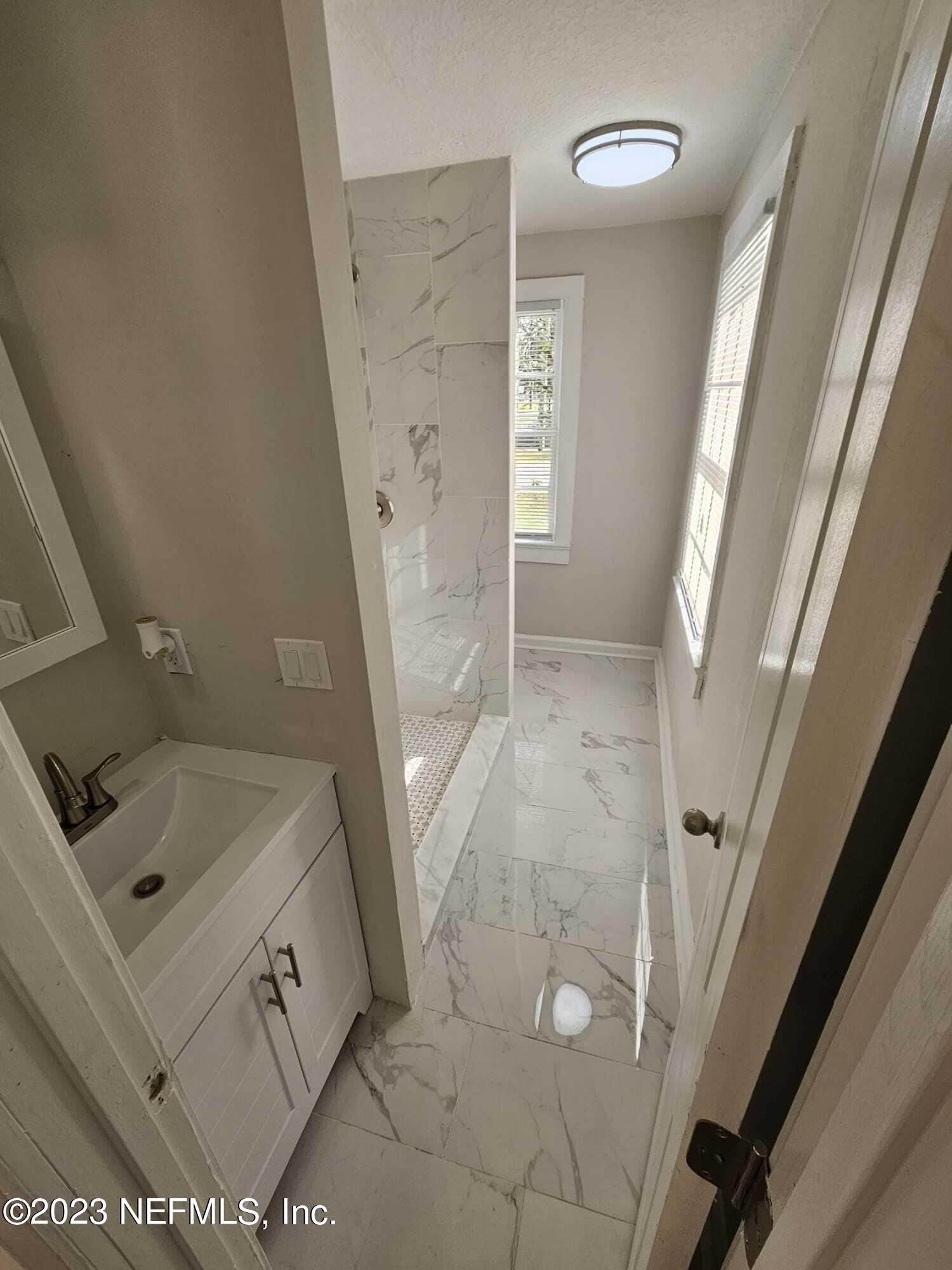 3910 Grant Road Jacksonville, FL 32207 - Photo 28 of 32 a bathroom with a tub sink and shower