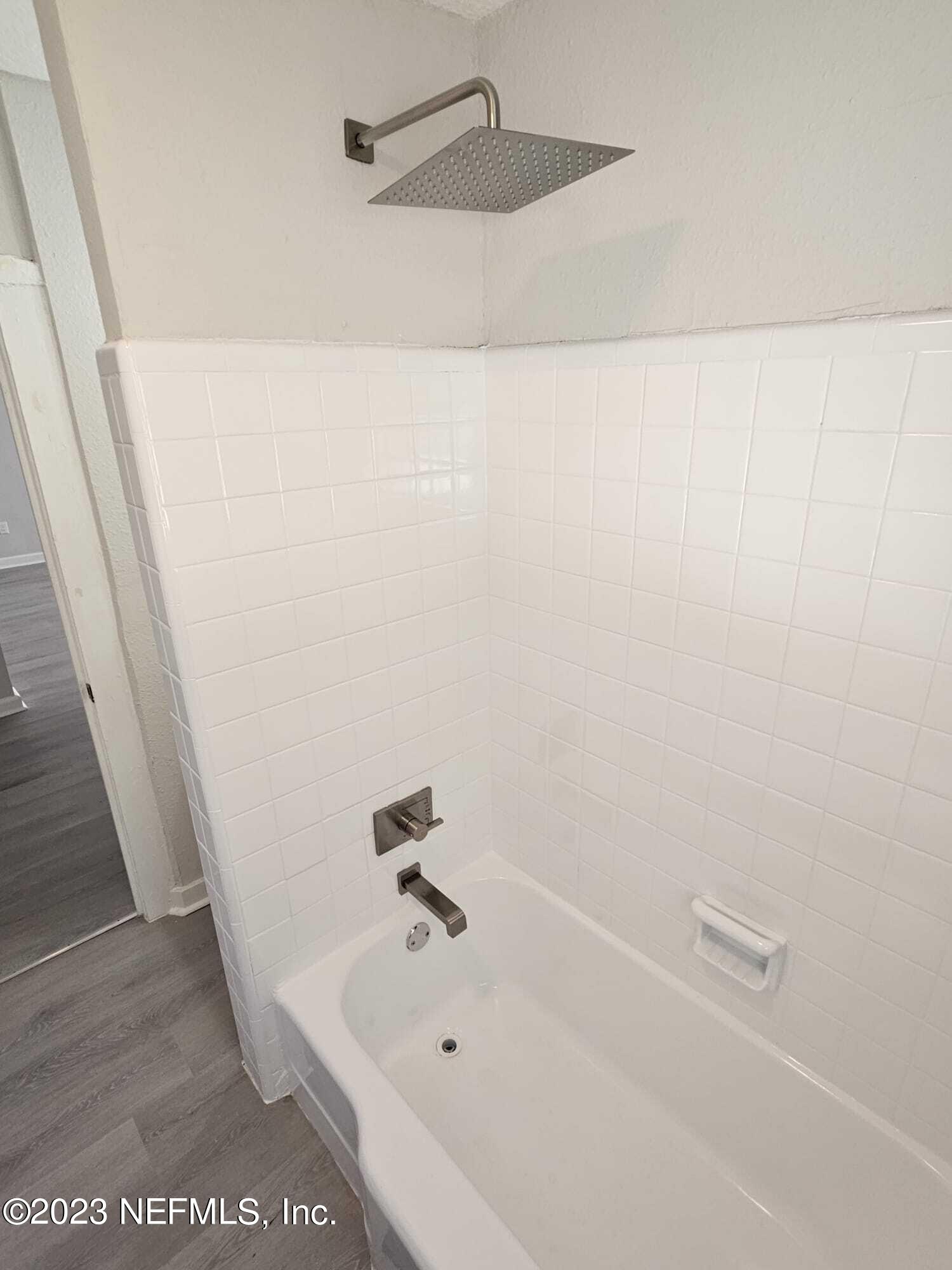 3910 Grant Road Jacksonville, FL 32207 - Photo 8 of 32 a bathroom with a bathtub