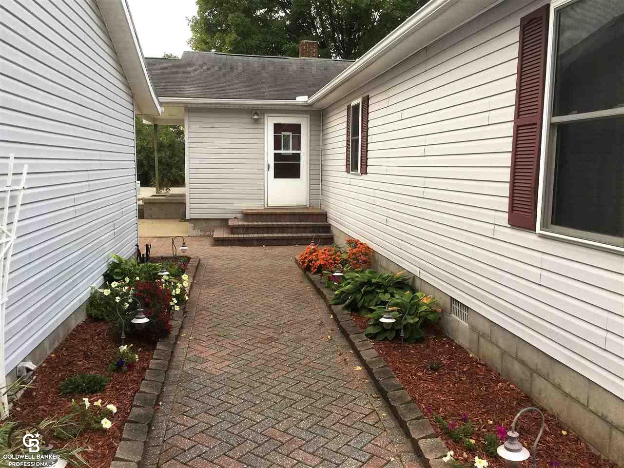 4328 Howard Road Port Huron, MI 48060 - Photo 3 of 27 31332509-2.JPG