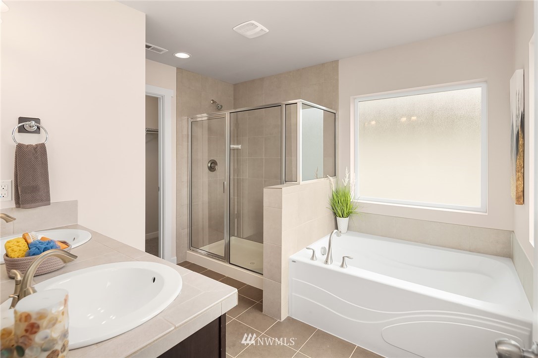 5 157th Lane Southeast Bothell, WA 98012 - Photo 23 of 27 a bathroom with a tub and a sink