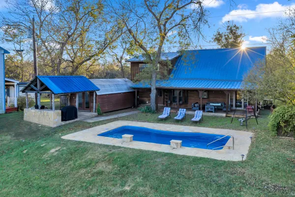 a view of an house with backyard and patio