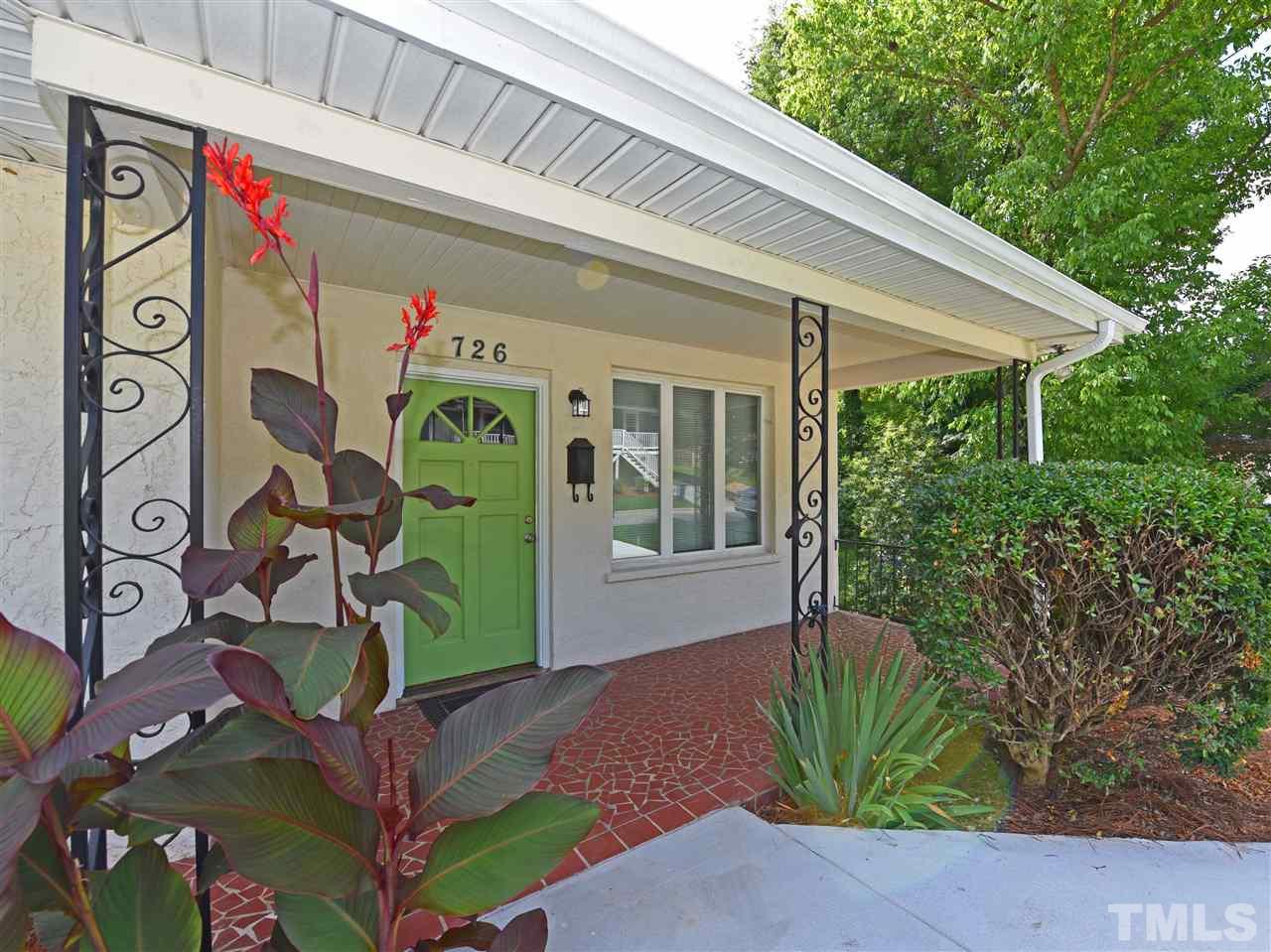 726 South State Street Raleigh, NC 27601 - Photo 2 of 25 a front view of a house with garden
