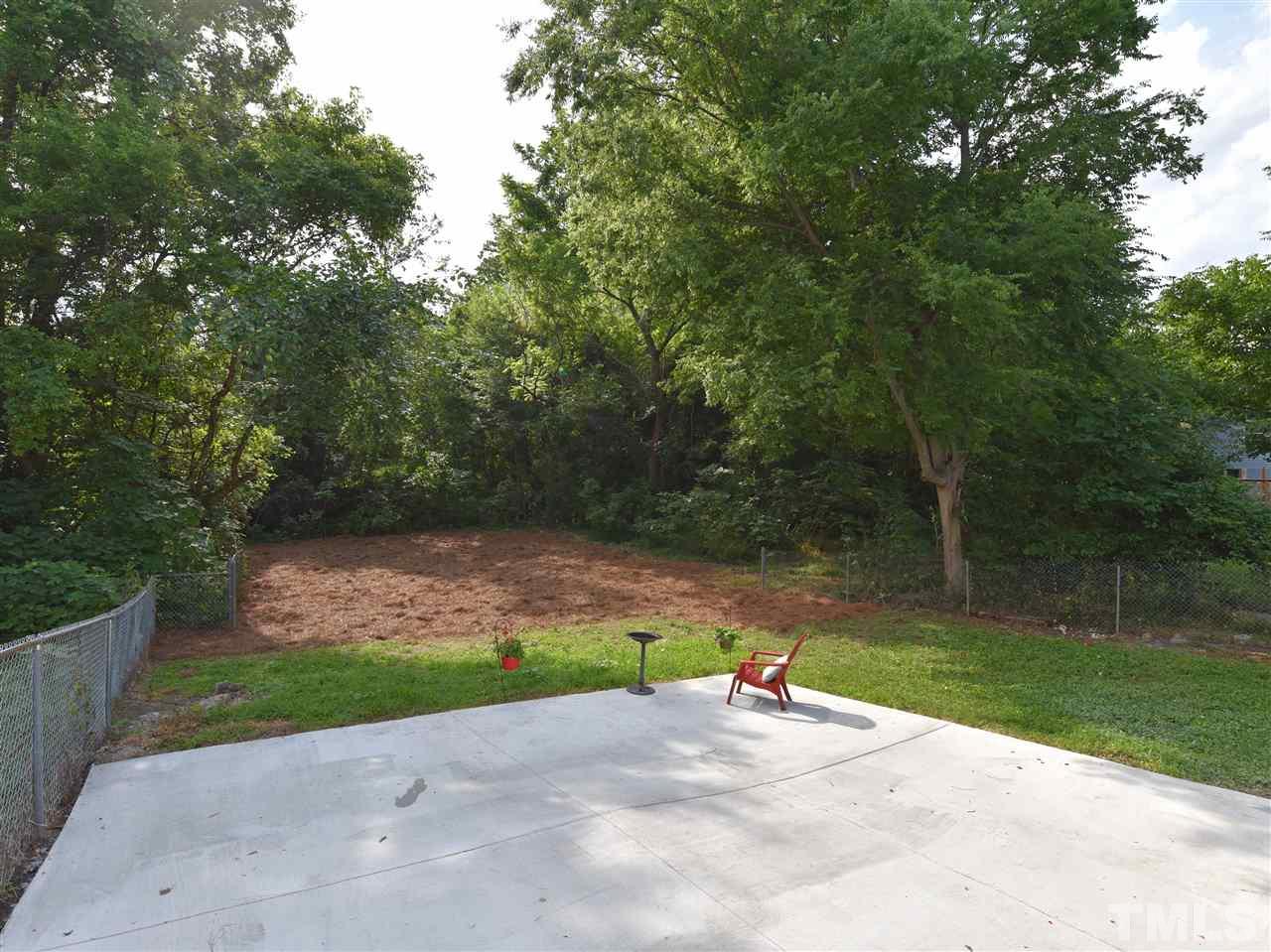 726 South State Street Raleigh, NC 27601 - Photo 24 of 25 a backyard of a house with lots of green space