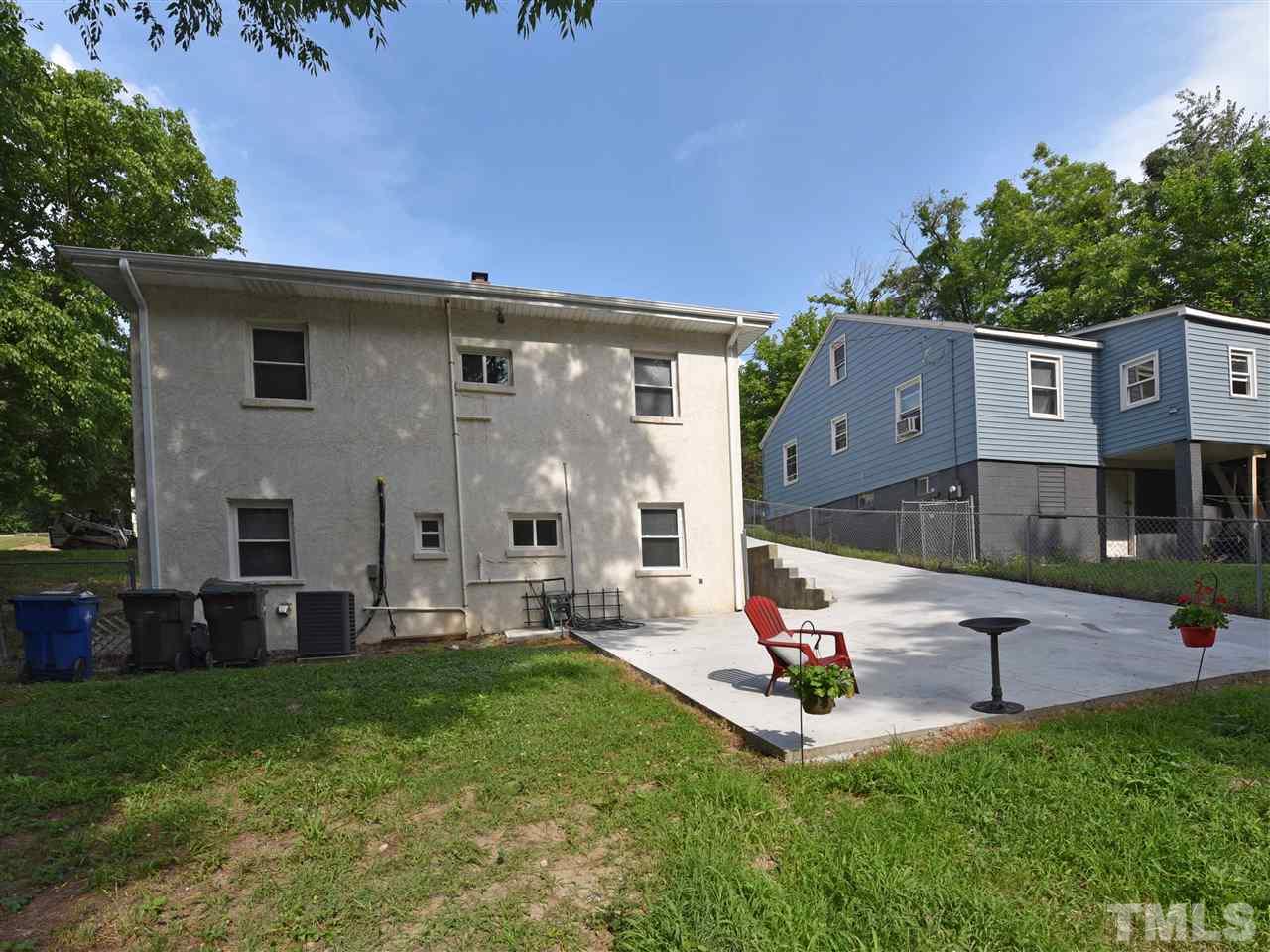 726 South State Street Raleigh, NC 27601 - Photo 25 of 25 a view of a backyard with a table and chairs