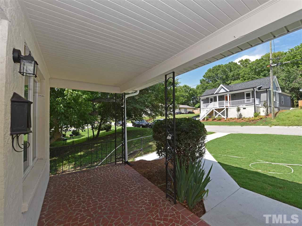 726 South State Street Raleigh, NC 27601 - Photo 4 of 25 a view of a porch with garden