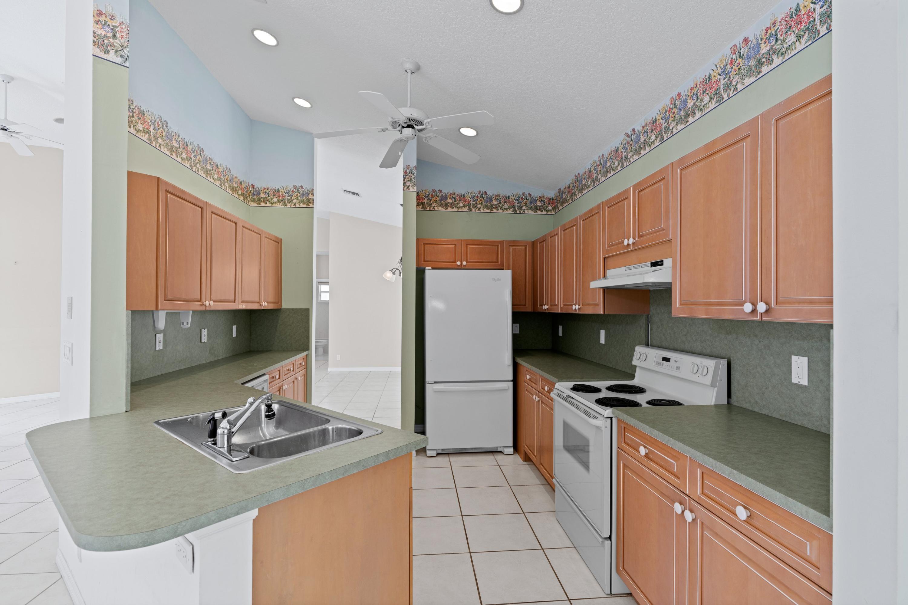 7041 Northwest Turtle Walk Boca Raton, FL 33487 - Photo 5 of 26 Kitchen