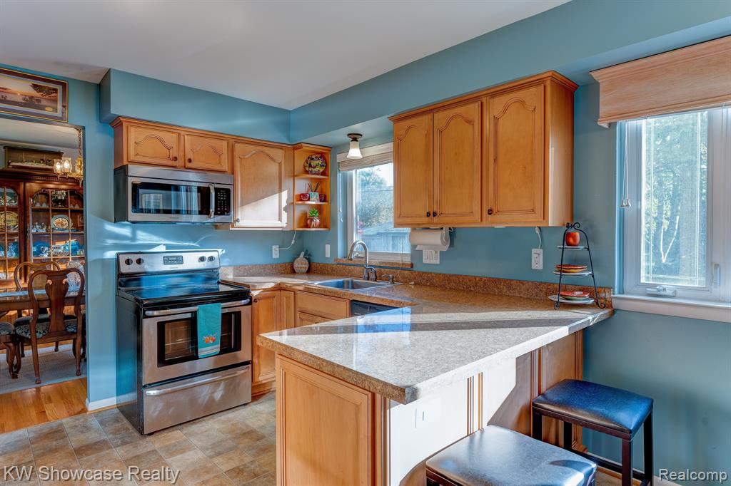 7131 Springridge Road West Bloomfield, MI 48322 - Photo 13 of 47