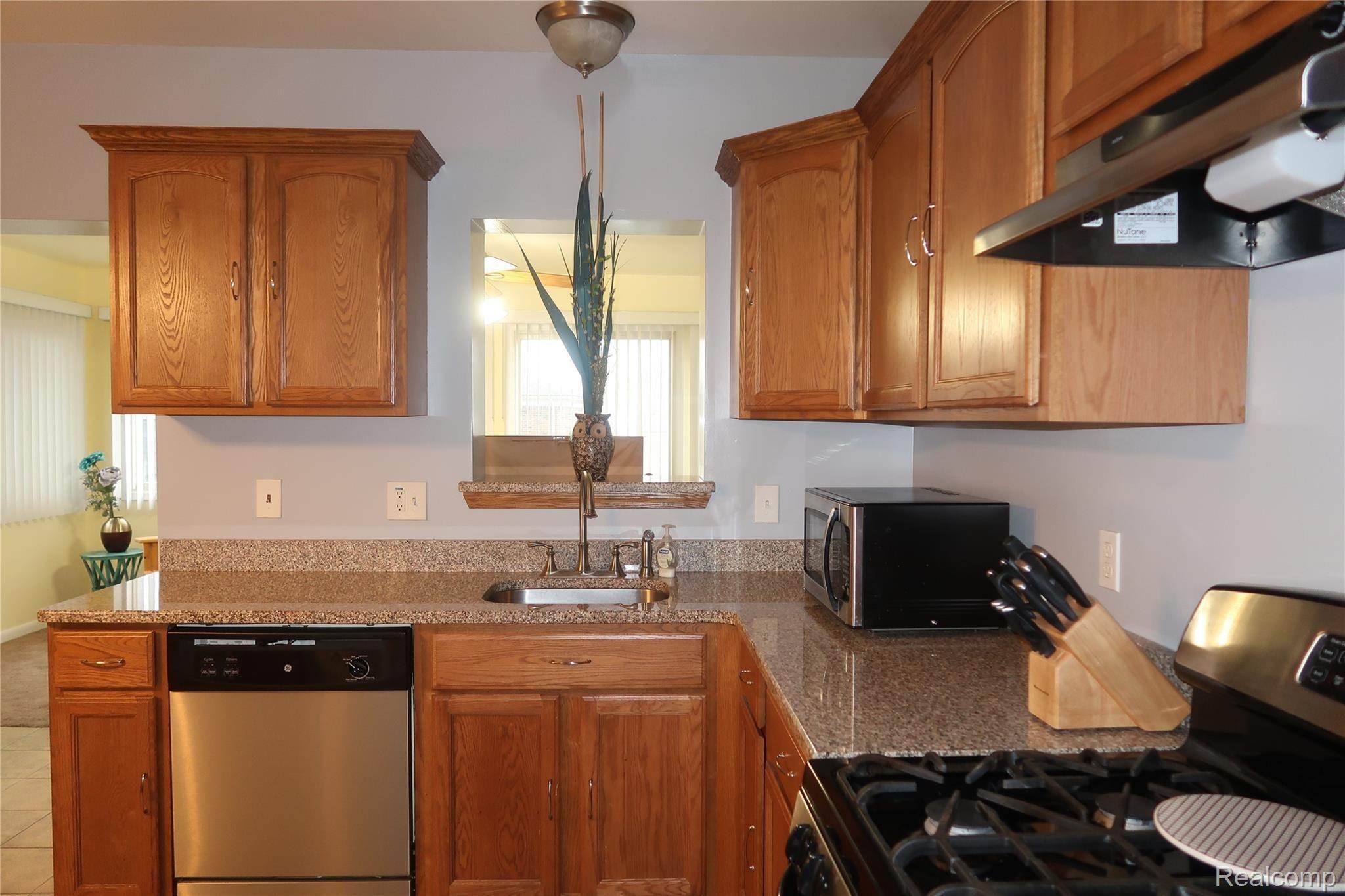 23600 Cedar Ridge Drive Romulus, MI 48174 - Photo 4 of 26 Kitchen to Family Room