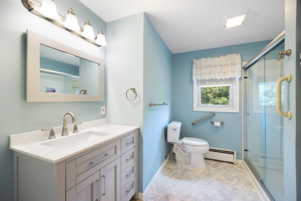 522 Prospect Street Chicopee, MA 01020 - Photo 18 of 24