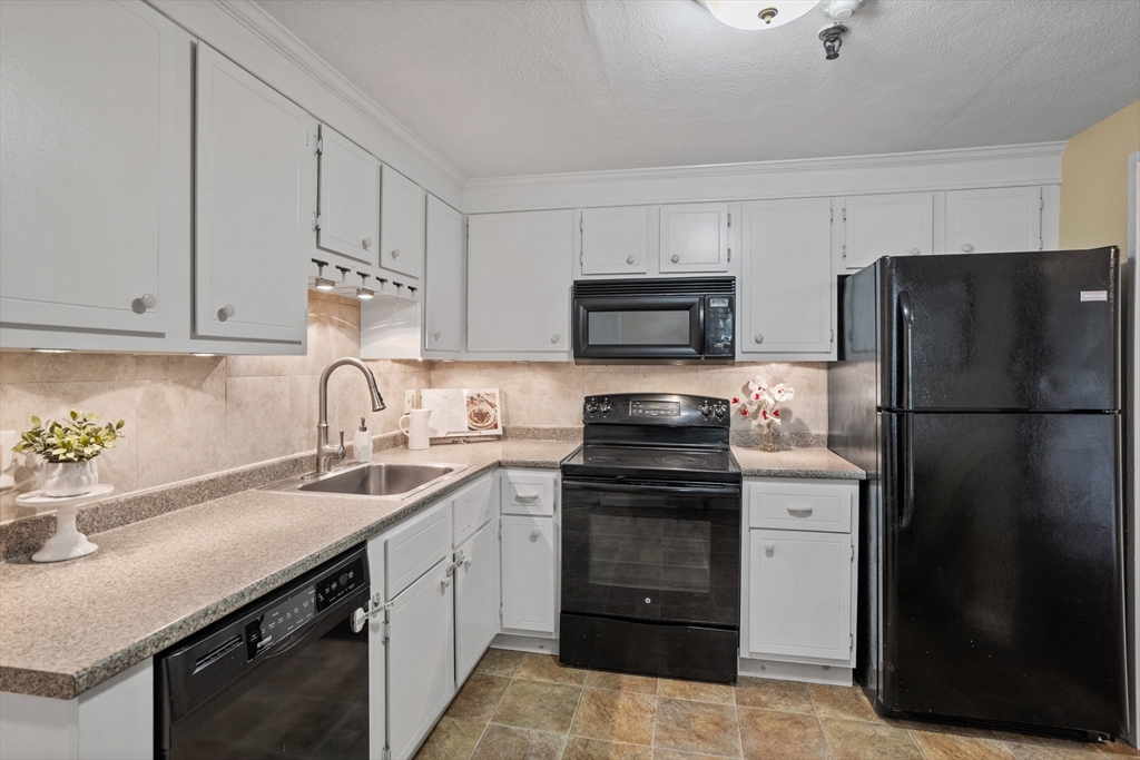 32 Spencer Road, Unit 36M Boxborough, MA 01719 - Photo 9 of 23 Gallery Image 9