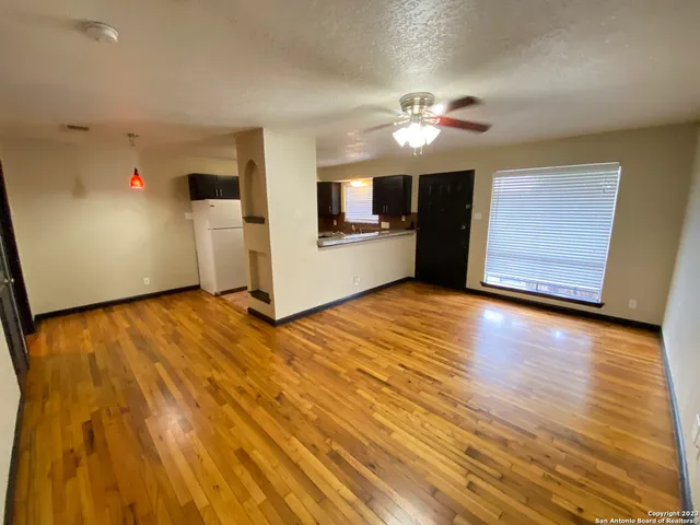 $800 | 211 Natalen Avenue, Unit 205, San Antonio, TX 78209