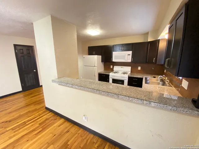 $800 | 211 Natalen Avenue, Unit 205, San Antonio, TX 78209
