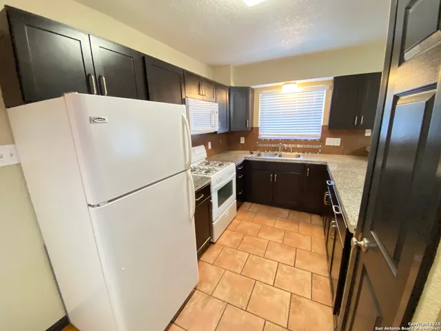 $800 | 211 Natalen Avenue, Unit 205, San Antonio, TX 78209