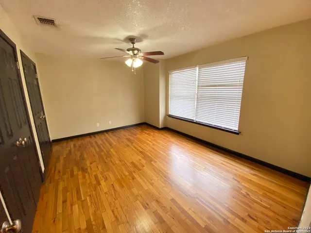 $800 | 211 Natalen Avenue, Unit 205, San Antonio, TX 78209