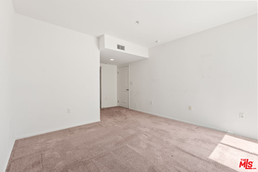 267 San Pedro Street, Unit 211 Los Angeles, CA 90012 - Photo 19 of 41