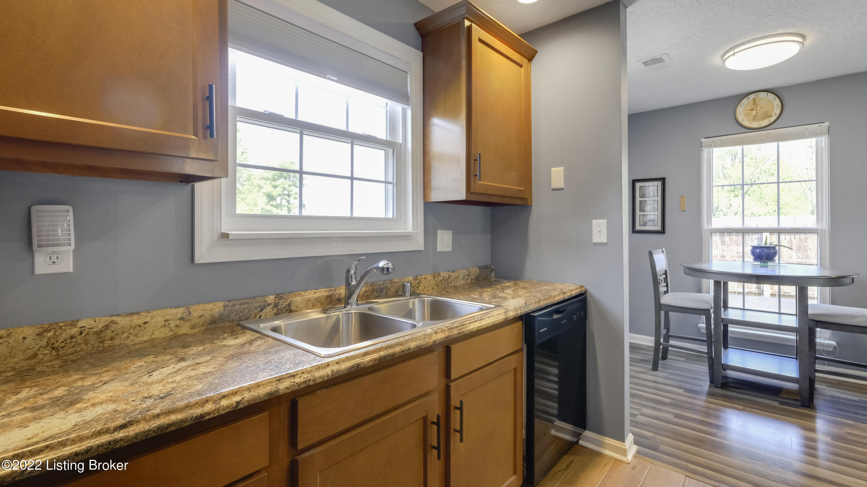 233 Mayflower Road Louisville, KY 40229 - Photo 13 of 38 223 Mayflower Rd-17