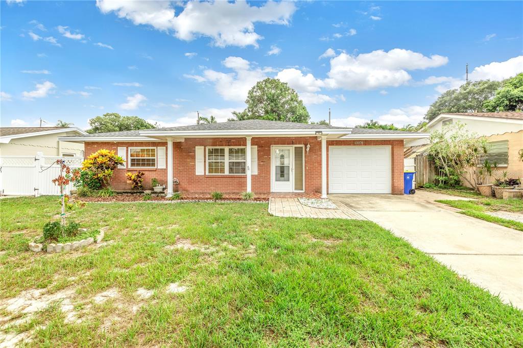 11076 Freedom Way Seminole, FL 33772 - Photo 1 of 1 a front view of house with yard and green space