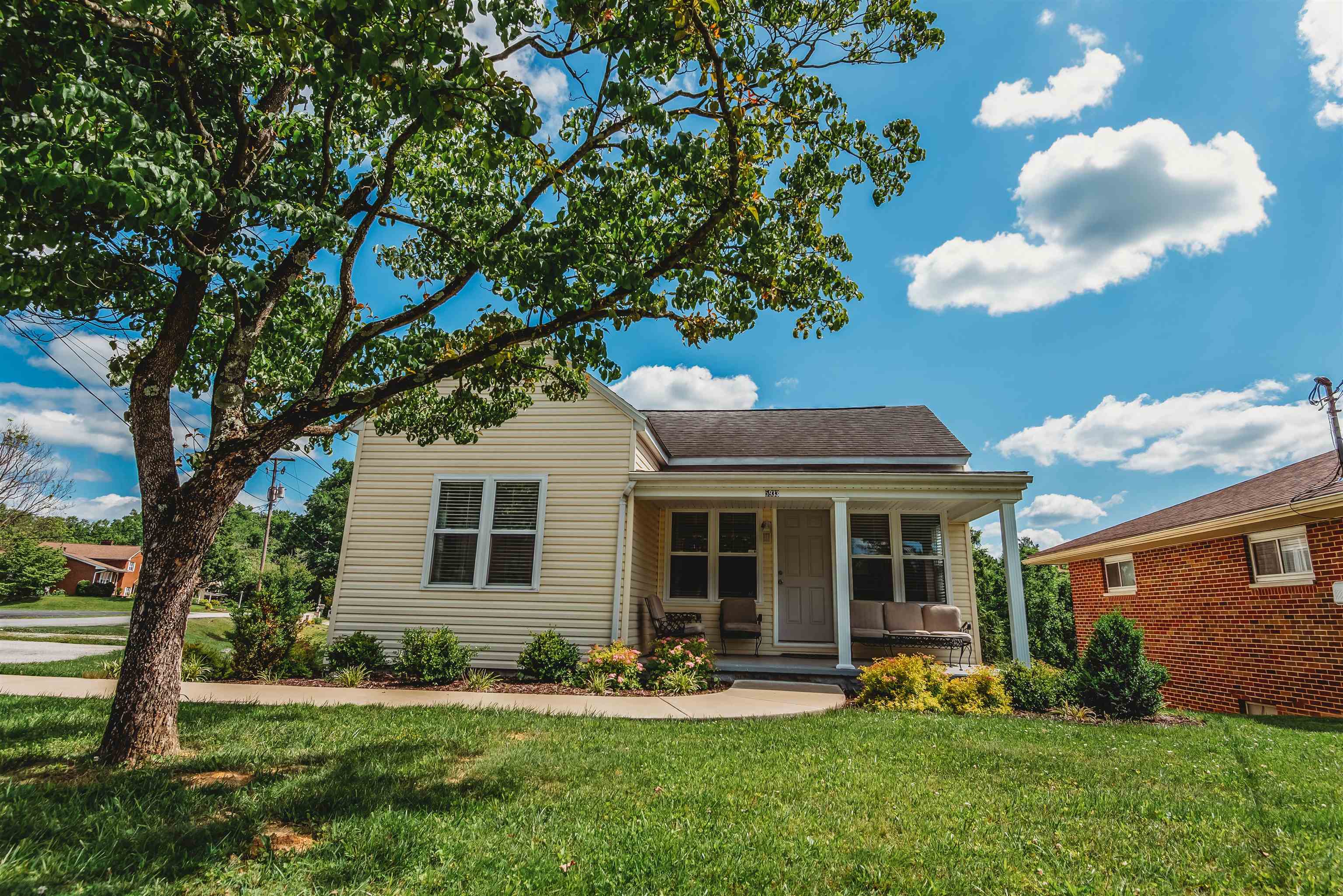 5933 East Pea Ridge Road Huntington, WV 25705 - Photo 1 of 18 Gallery Image 1