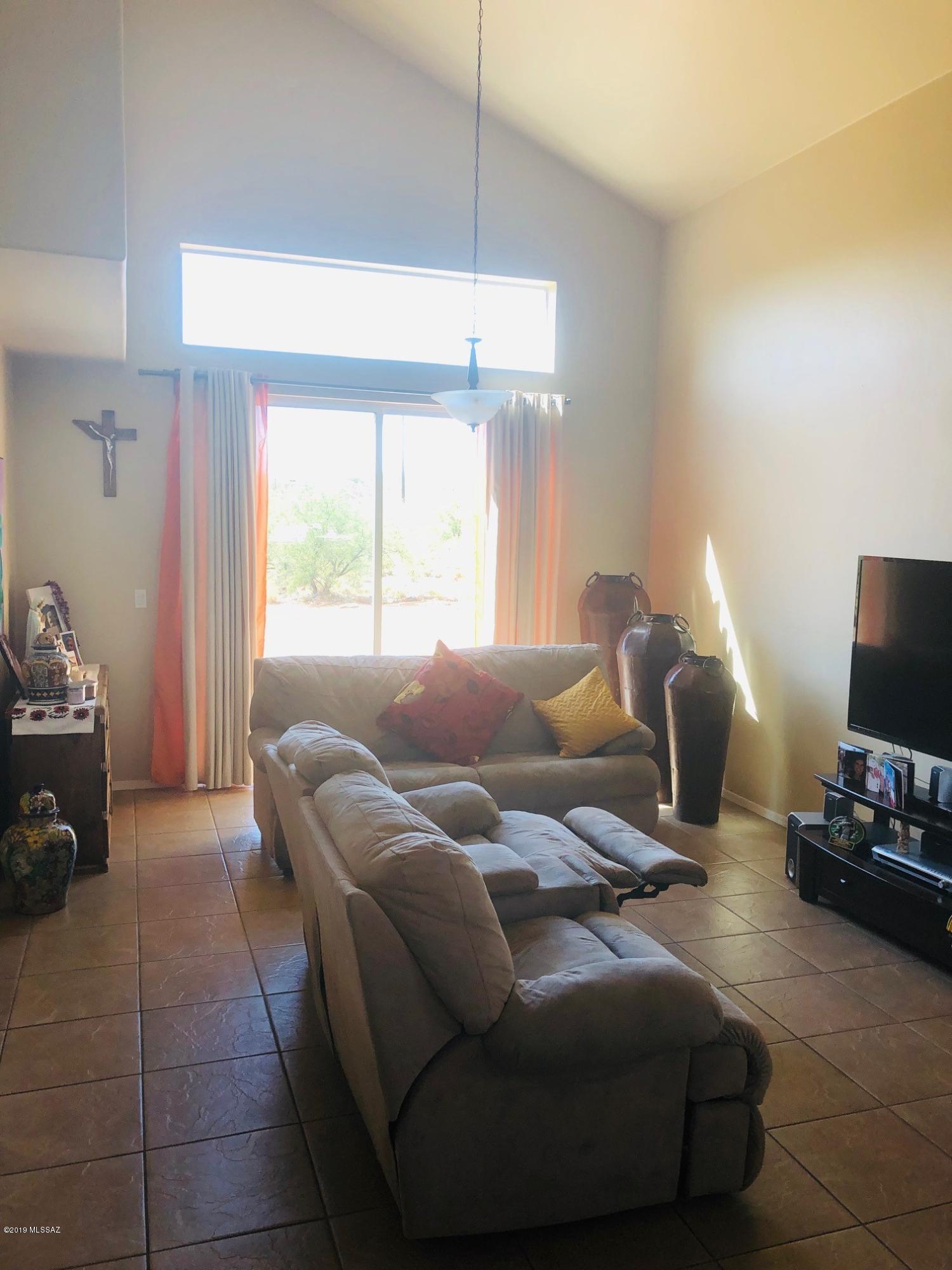 134 Alemania Court Rio Rico, AZ 85648 - Photo 6 of 13