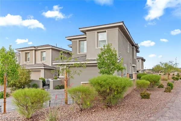 $695,000 | 664 Sostenuto Street, Henderson, NV 89011