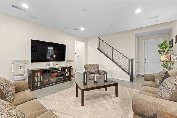 $695,000 | 664 Sostenuto Street, Henderson, NV 89011