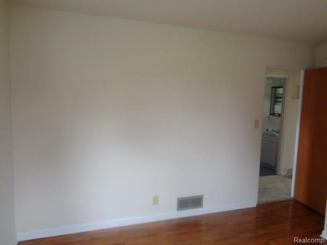 3341 Shannon Road Burton, MI 48529 - Photo 12 of 26 DSC00431.jpg