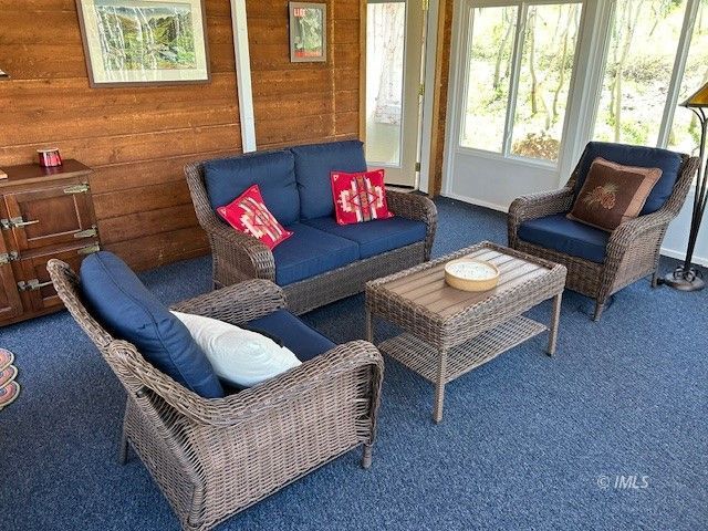 215 Alpine Drive Bishop, CA 93514 - Photo 19 of 33 a living room with furniture and a potted plant