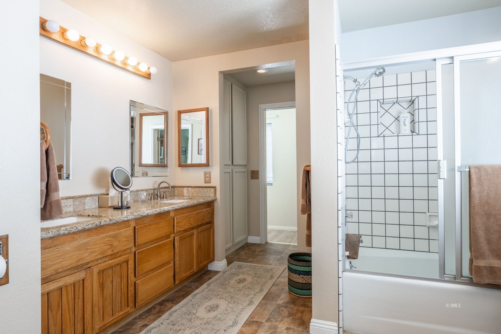 215 Alpine Drive Bishop, CA 93514 - Photo 22 of 33 a bathroom with a granite countertop sink a mirror a bathtub and shower