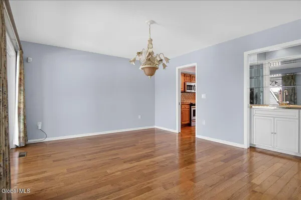 $939,900 | 3 South Collins Terrace, Saratoga Springs, NY 12866