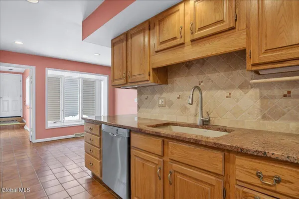 $939,900 | 3 South Collins Terrace, Saratoga Springs, NY 12866