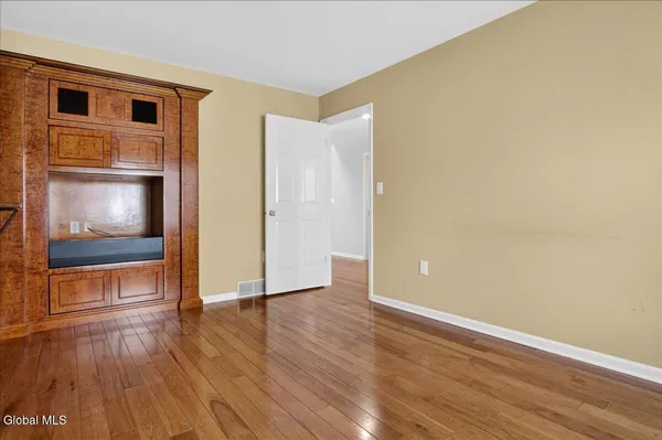 $939,900 | 3 South Collins Terrace, Saratoga Springs, NY 12866