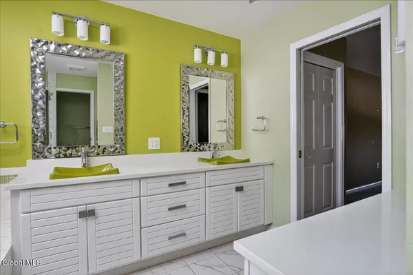 $939,900 | 3 South Collins Terrace, Saratoga Springs, NY 12866